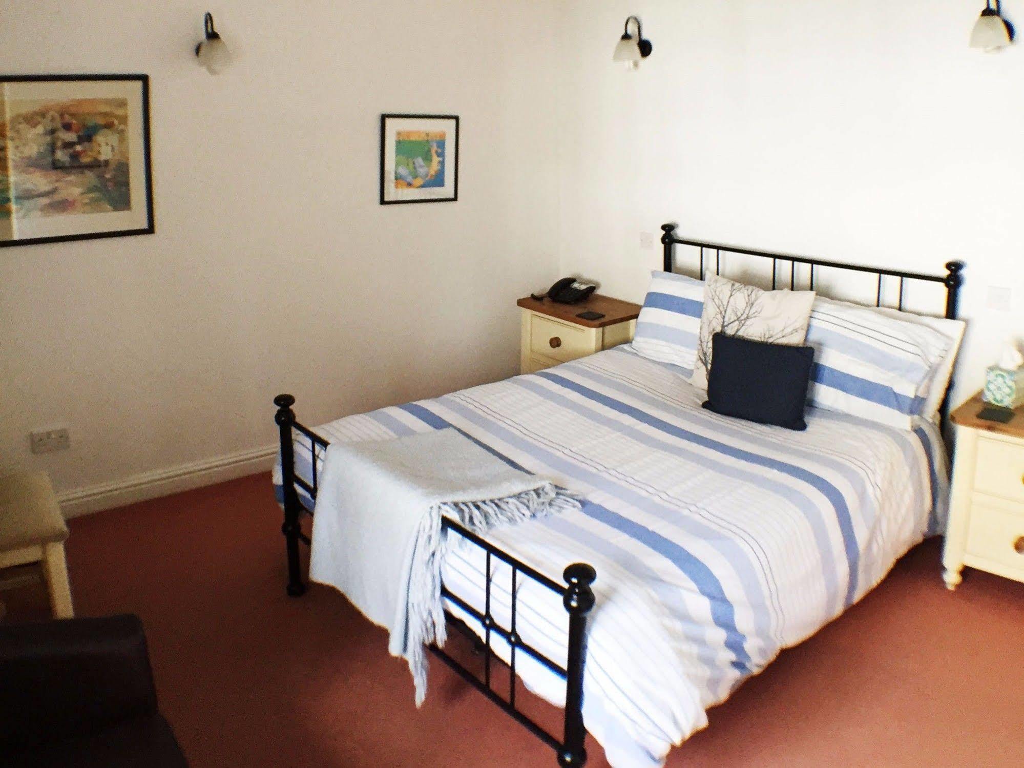 The White Hart Hotel Sherington Eksteriør billede