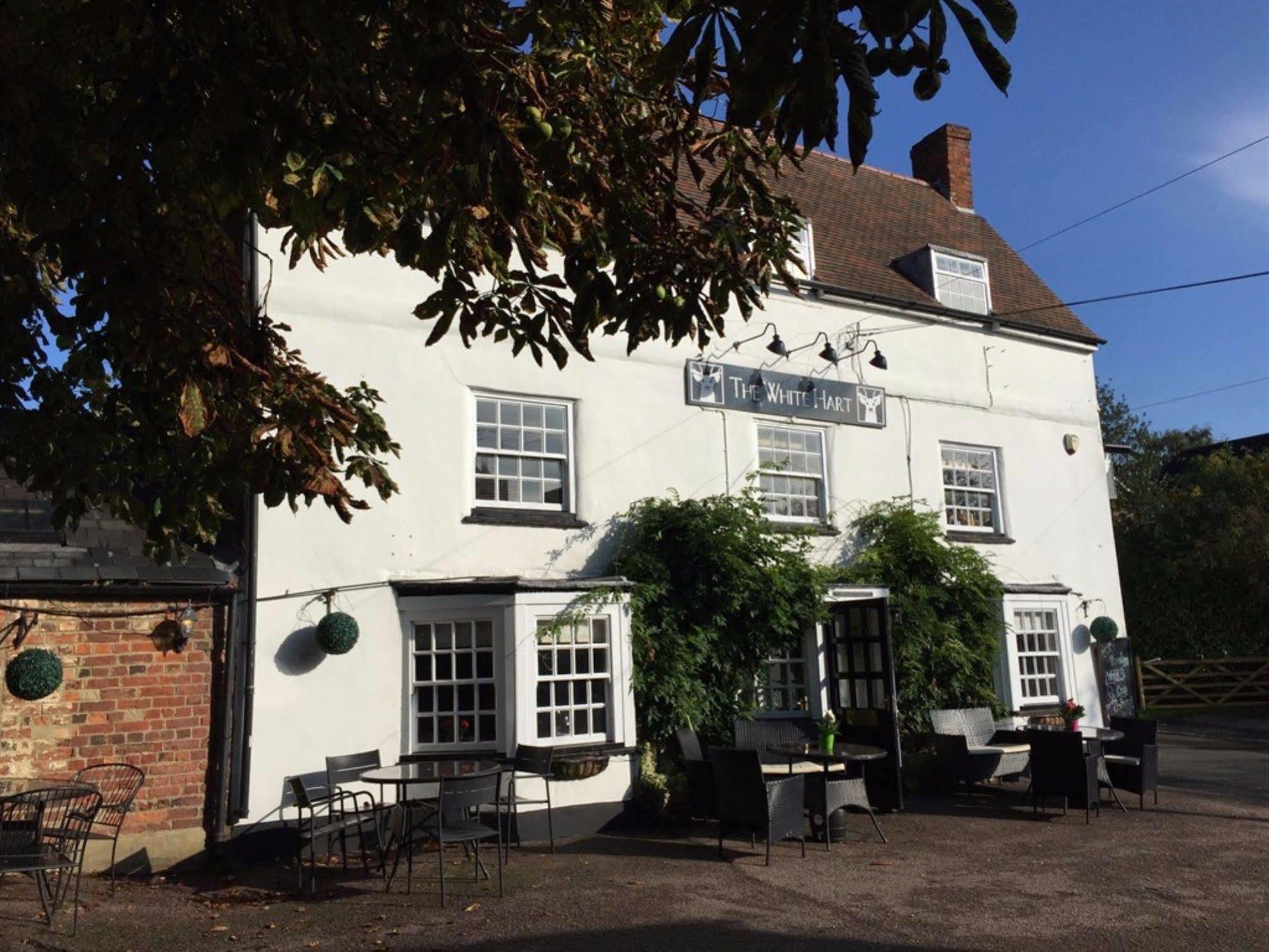 The White Hart Hotel Sherington Eksteriør billede