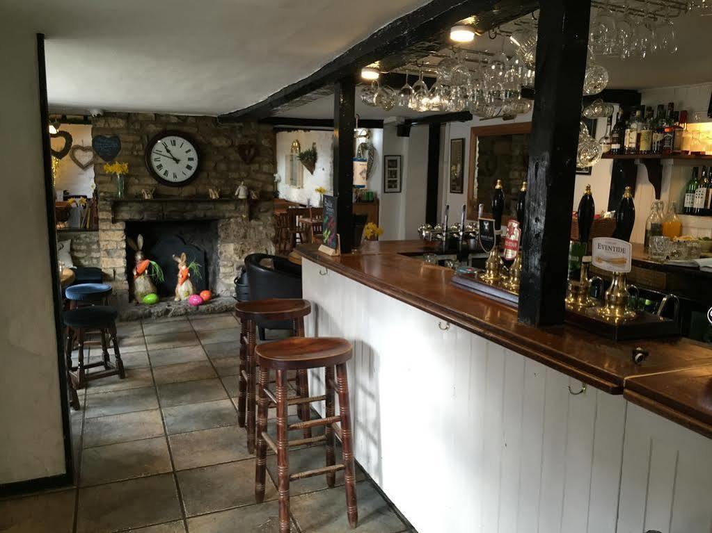 The White Hart Hotel Sherington Eksteriør billede